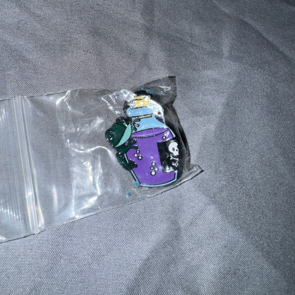 Frog and Poison Pin (Free w/ Bundle)